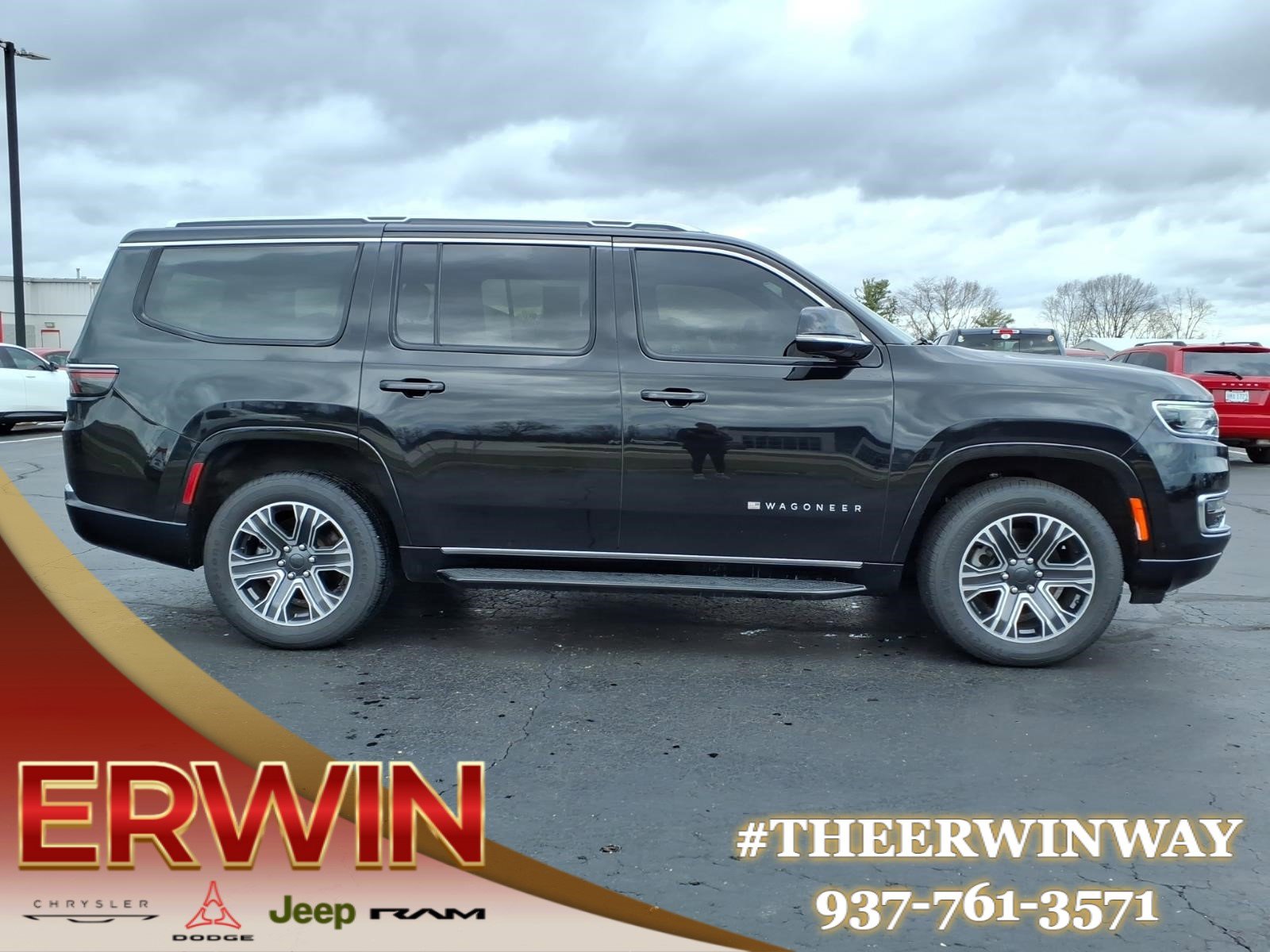 Certified 2024 Jeep Wagoneer Series II w/ Flexible Seating Group image 8