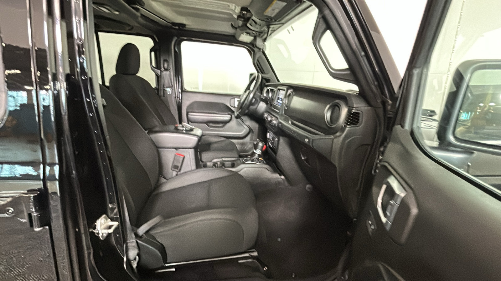 Used 2023 Jeep Wrangler Unlimited w/ Cold Weather Group AWD/4WD image 34