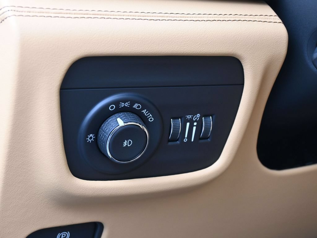 New 2025 Jeep Grand Cherokee L Summit AWD/4WD image 18