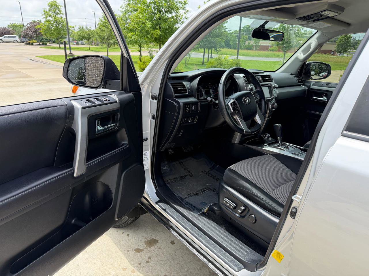 Used 2019 Toyota 4Runner SR5 AWD/4WD image 12
