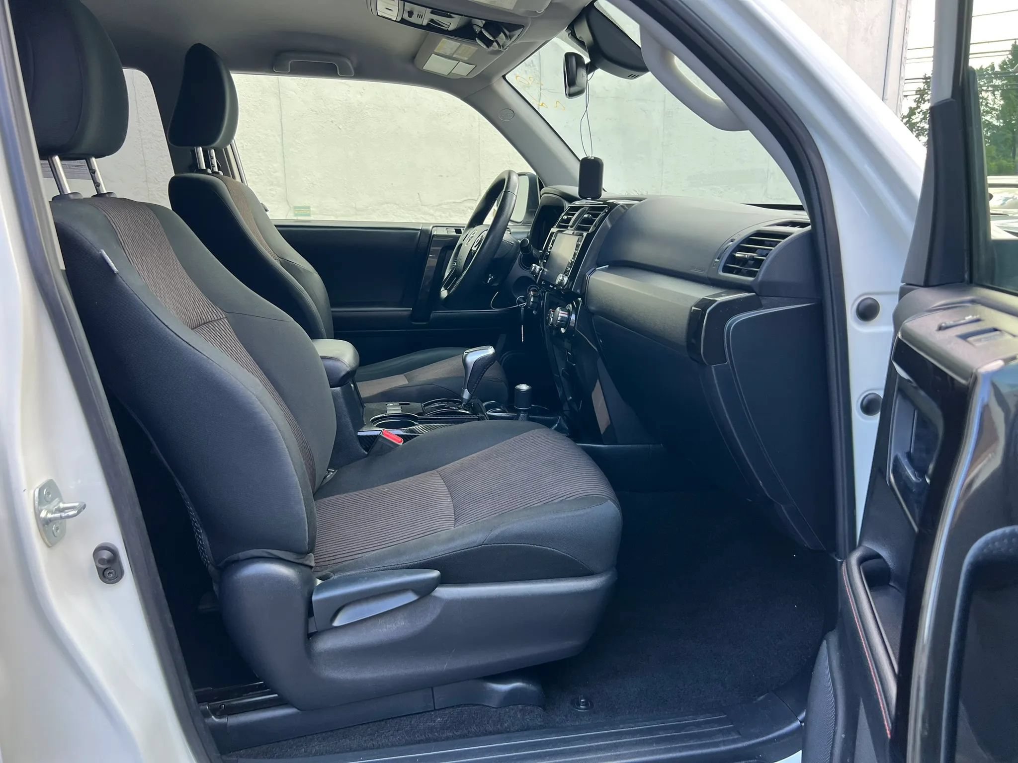 Used 2020 Toyota 4Runner TRD Off-Road AWD/4WD image 32