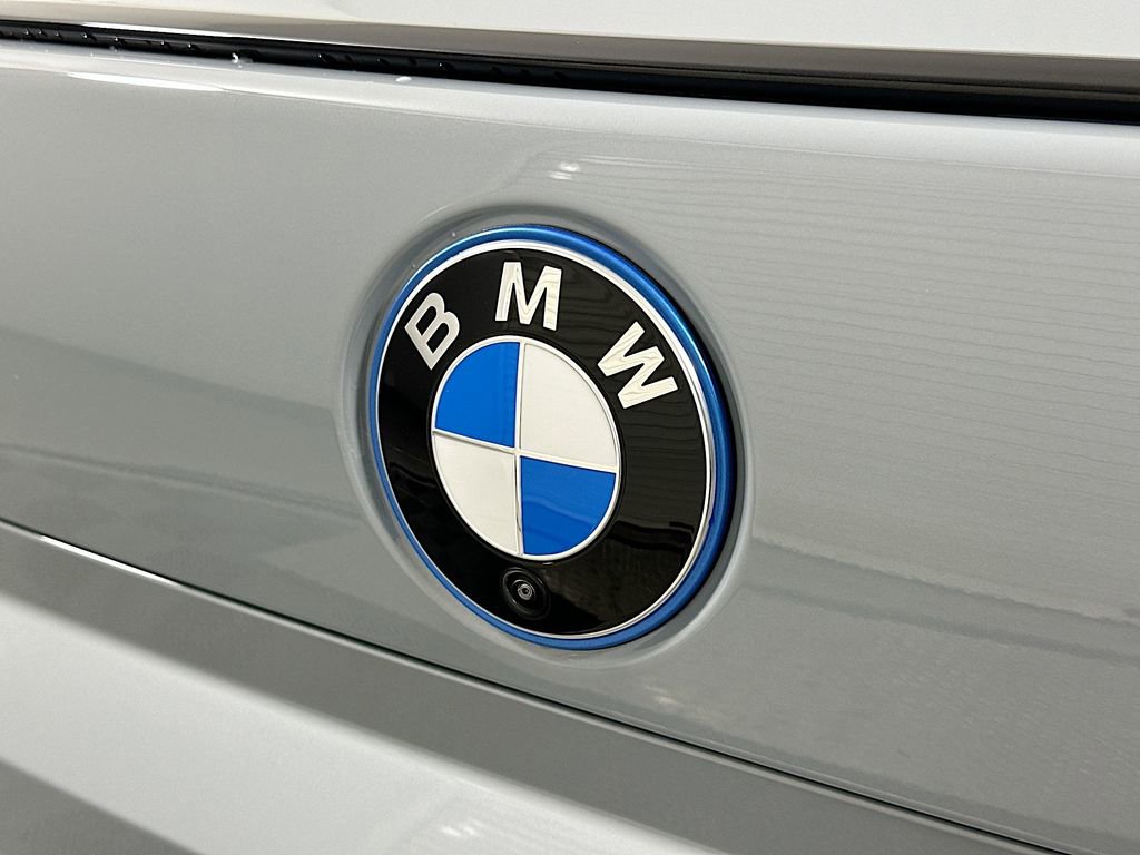 New 2026 BMW 750e xDrive image 22