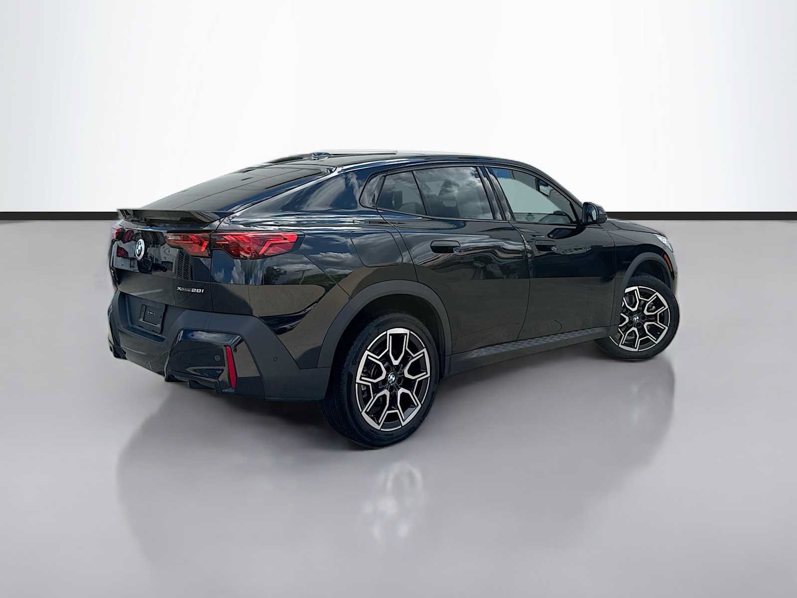 Used 2026 BMW X2 xDrive28i AWD/4WD image 3