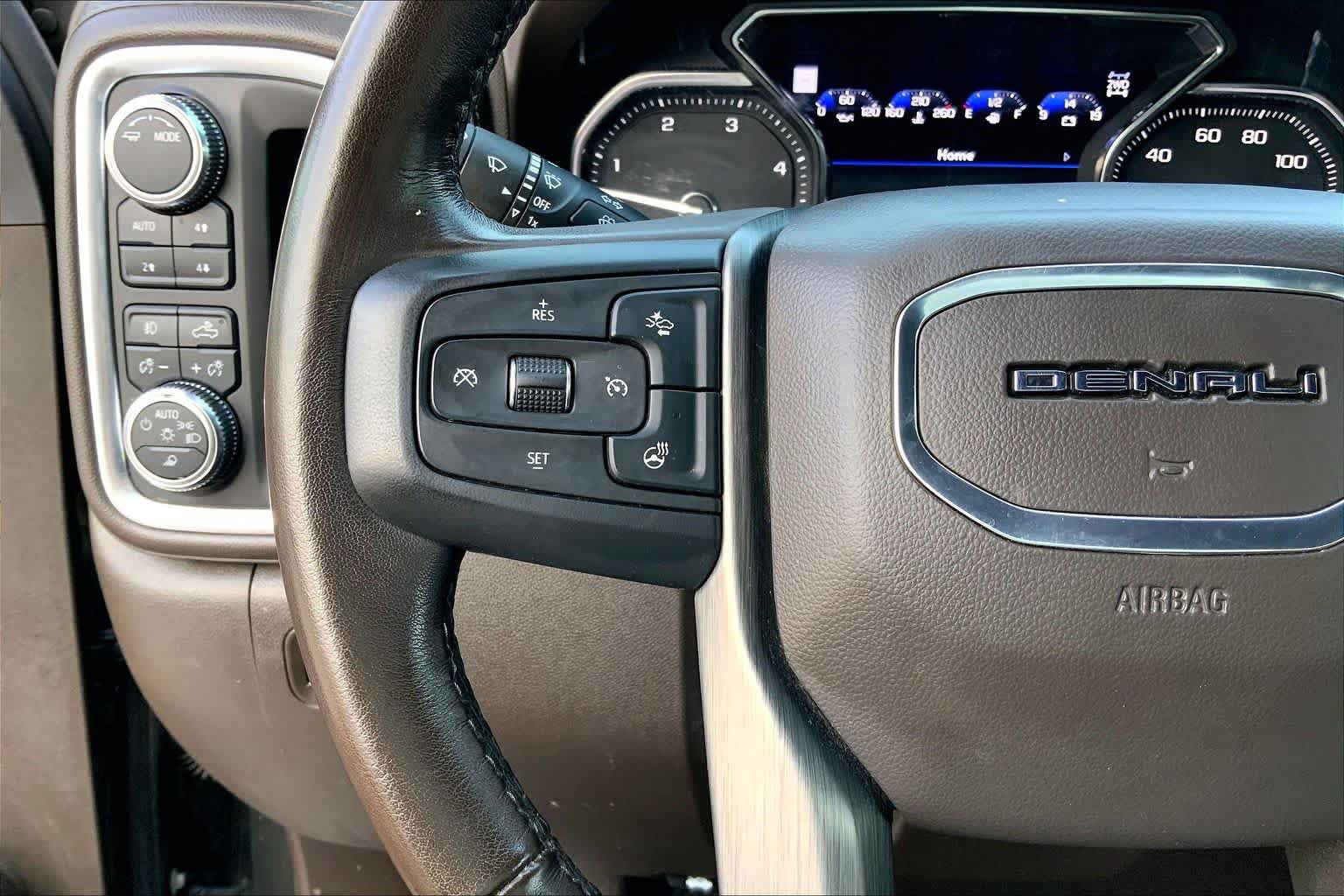 Used 2022 GMC Sierra 3500 Denali w/ Technology Package AWD/4WD image 24