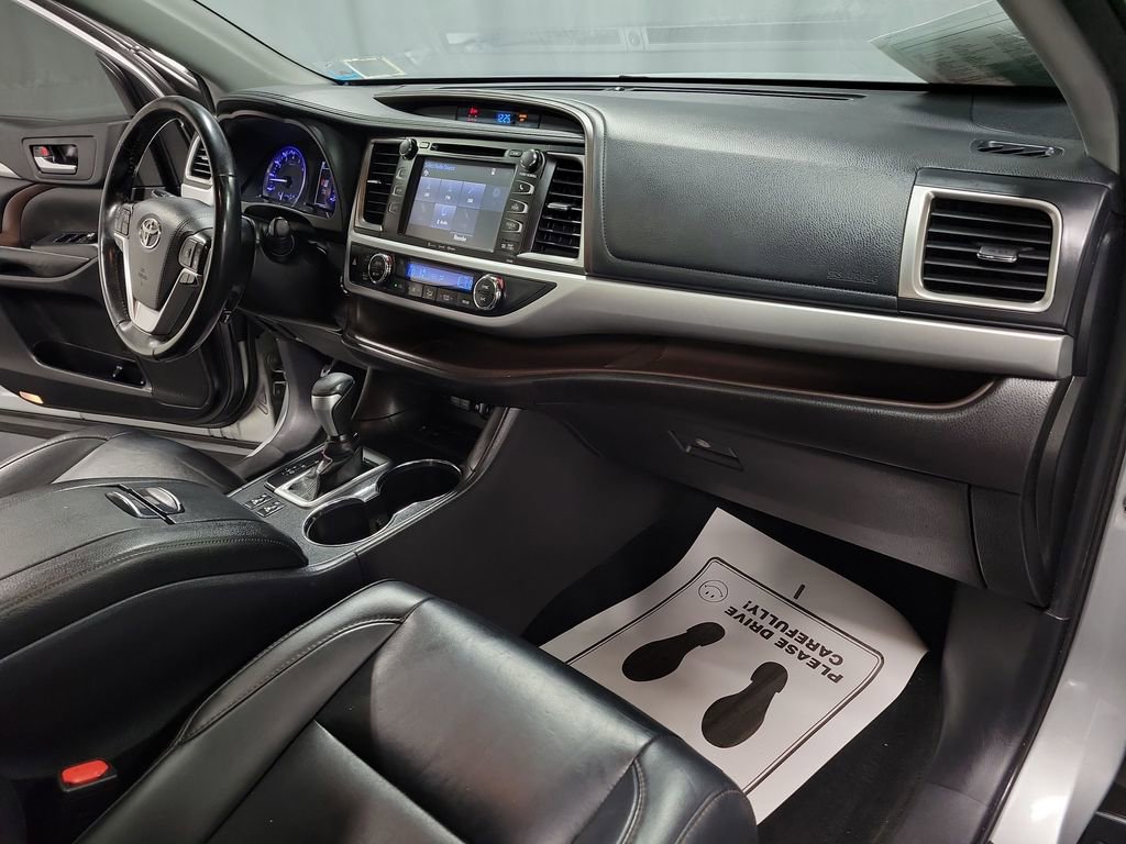 Used 2019 Toyota Highlander XLE image 24