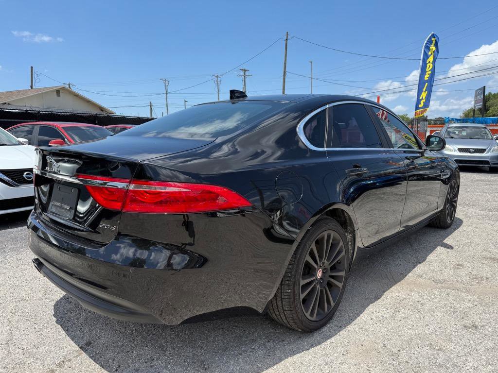Used 2017 Jaguar XF Prestige RWD image 5