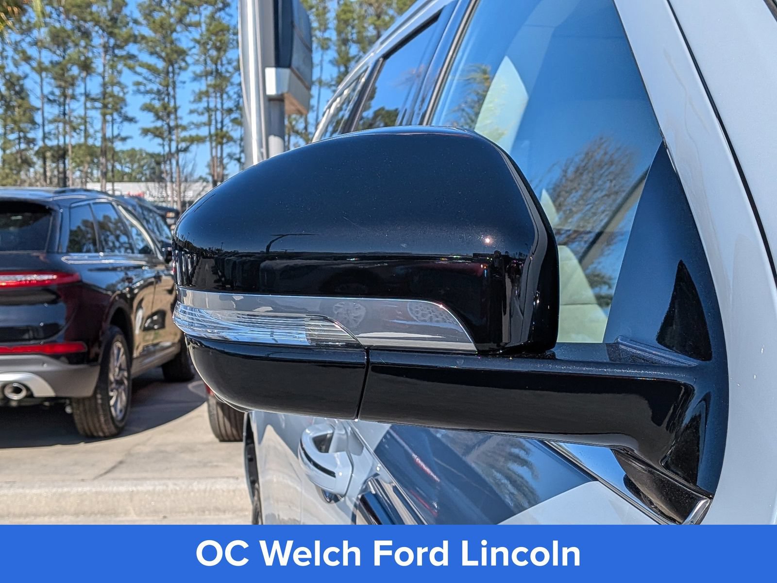 Certified 2025 Lincoln Navigator Reserve AWD/4WD image 14