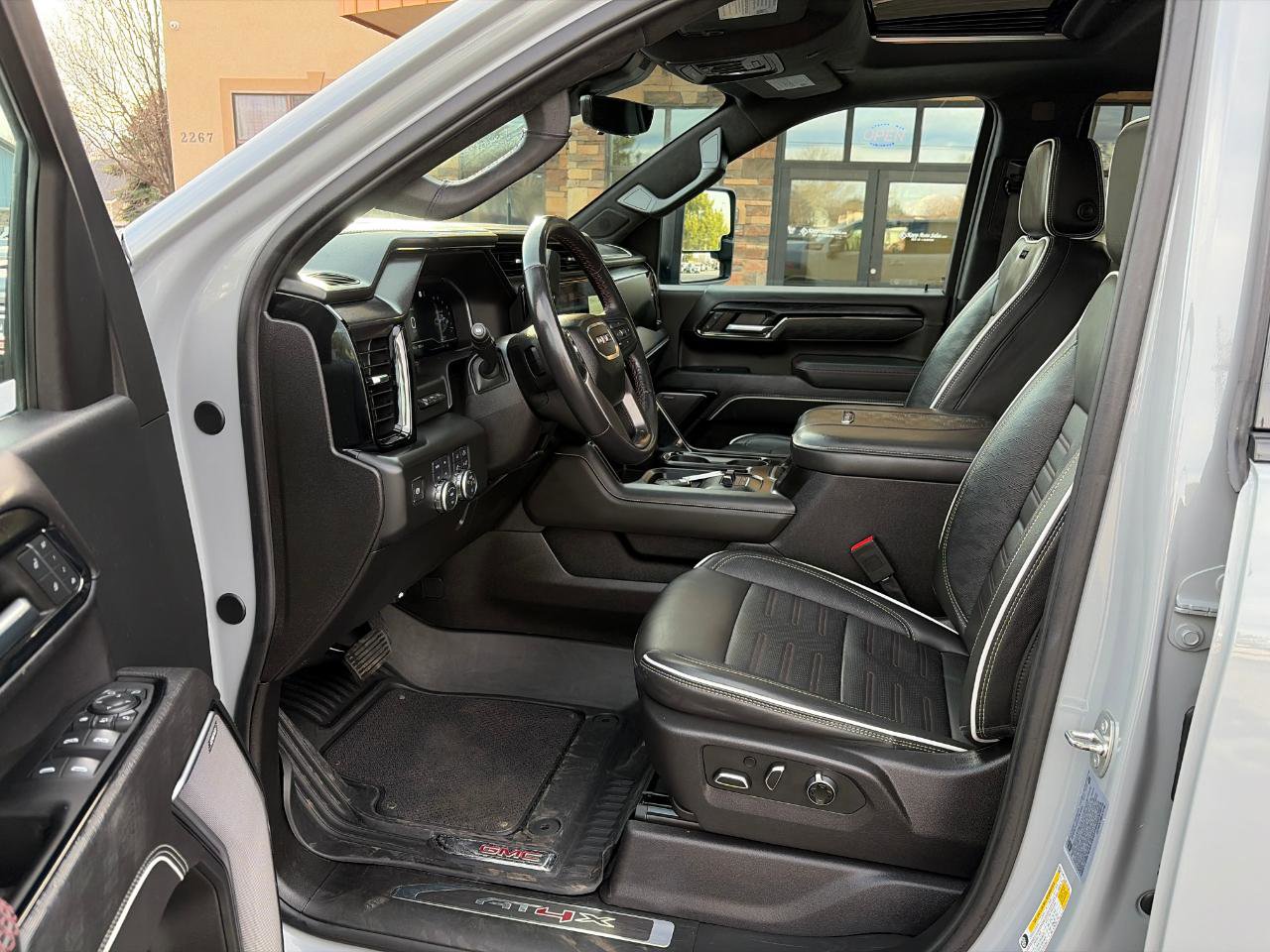 Used 2024 GMC Sierra 2500 AT4X image 4