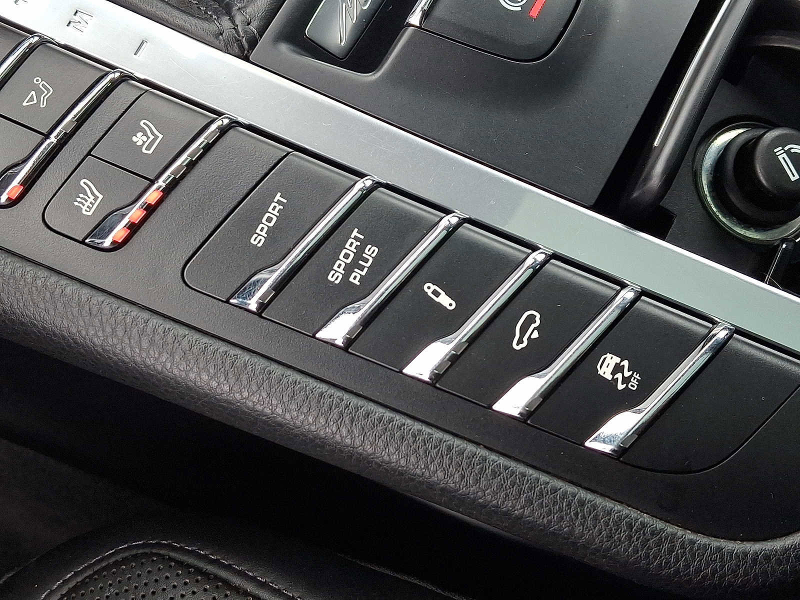 Used 2018 Porsche Macan image 26