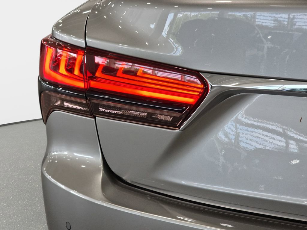 Used 2023 Lexus LS 500 w/ Accessory Package (Z2) RWD image 30