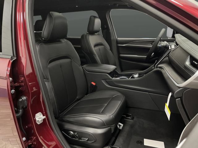 New 2025 Jeep Grand Cherokee L Limited w/ Black Appearance Package image 31