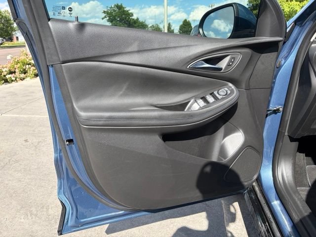 Used 2025 Buick Encore GX Sport Touring AWD/4WD image 9