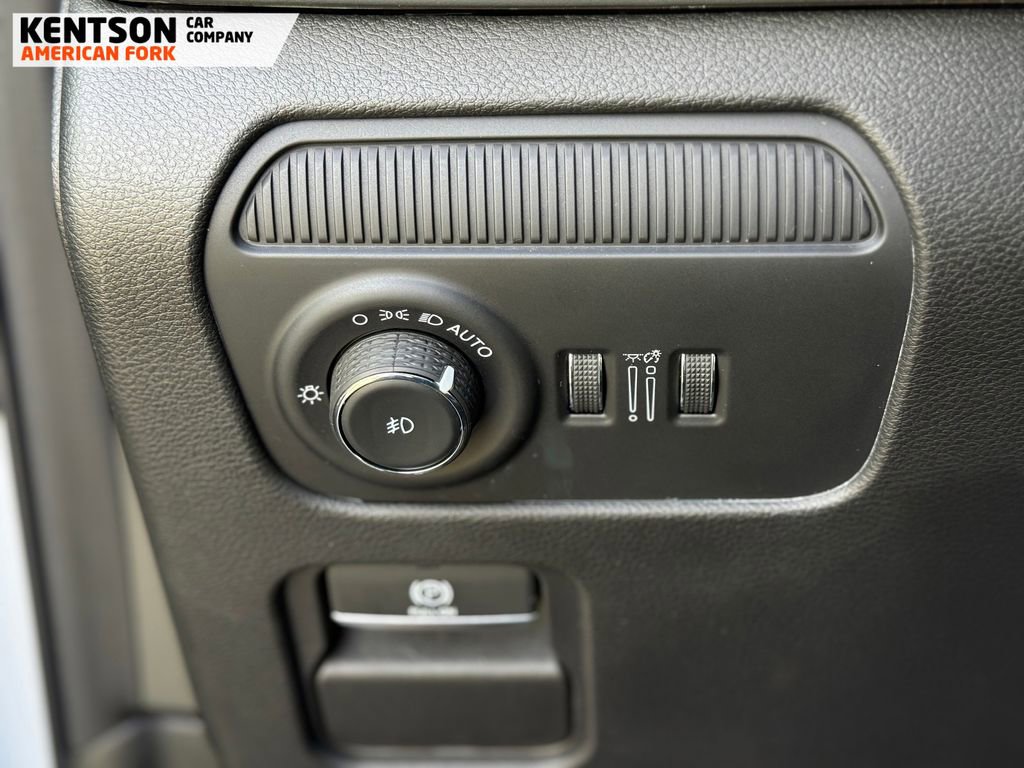 Used 2025 Jeep Wagoneer 4WD image 22