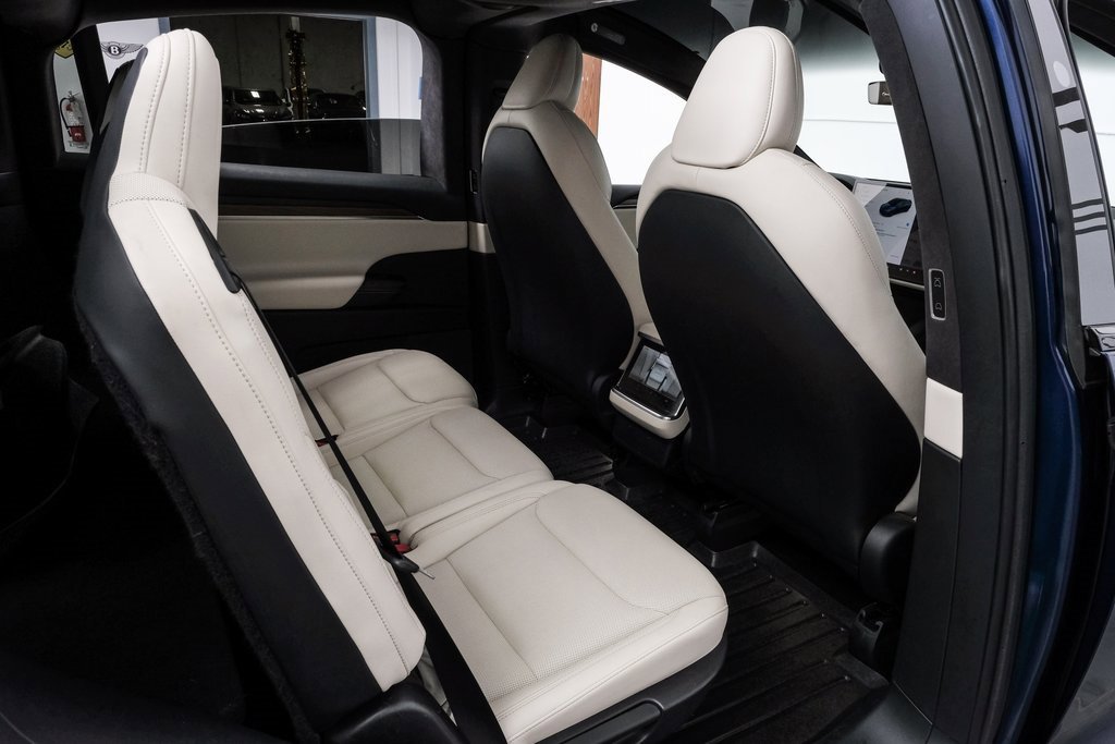 Used 2022 Tesla Model X image 44