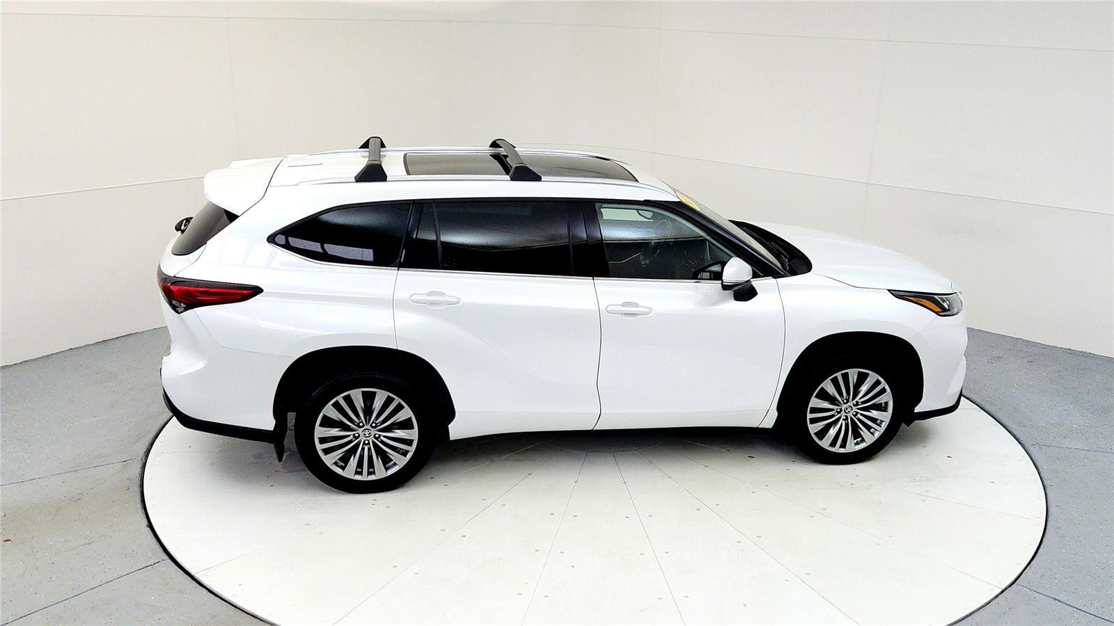Used 2023 Toyota Highlander Platinum image 18