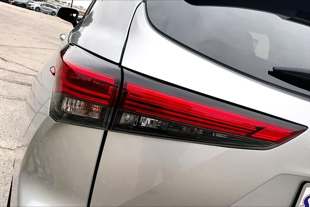 Used 2023 Toyota Highlander L image 23