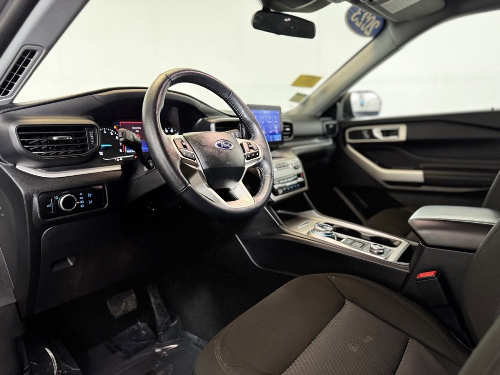 Used 2023 Ford Explorer XLT image 14