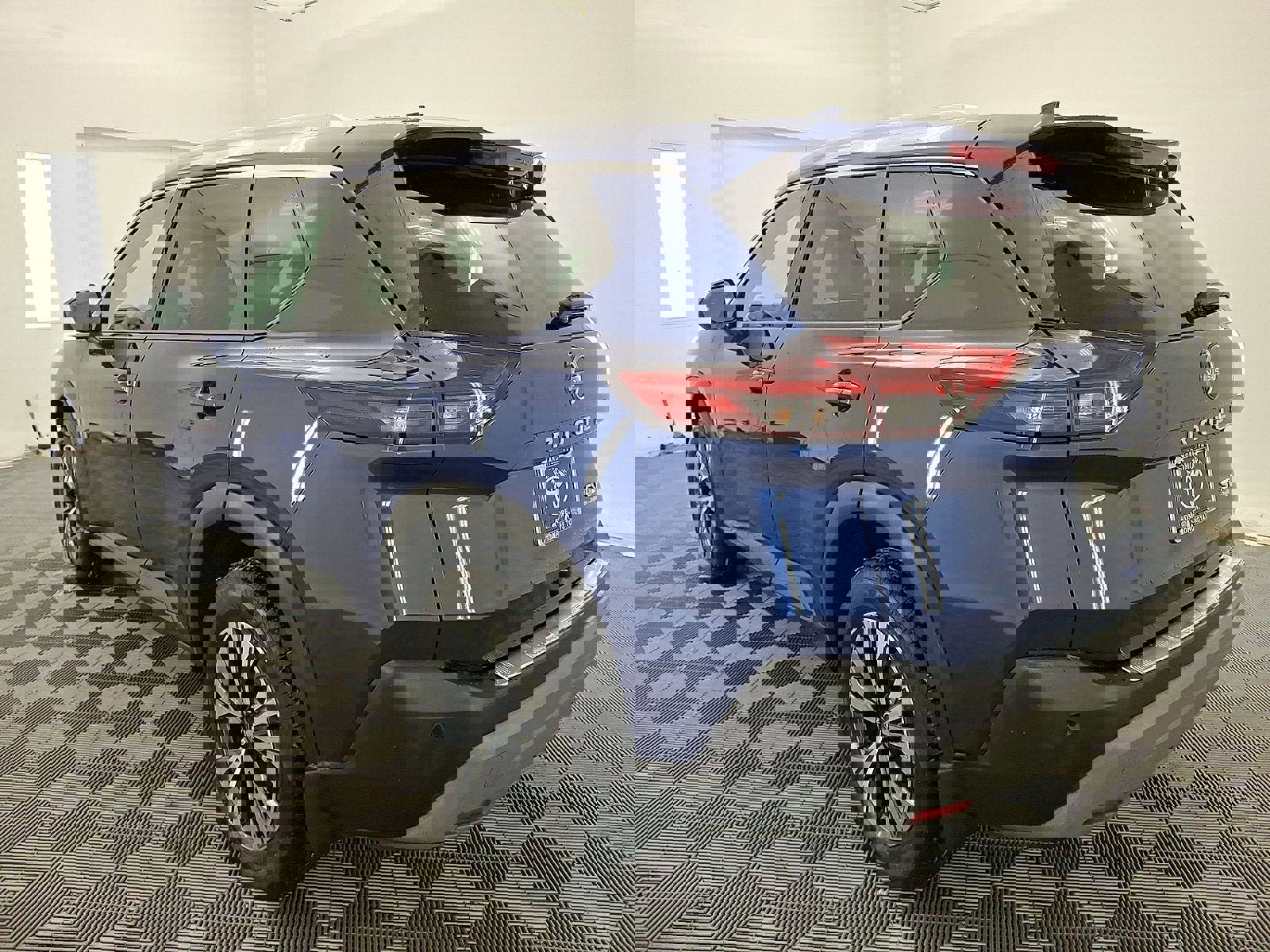 Used 2022 Nissan Rogue SV w/ SV Premium Package image 22