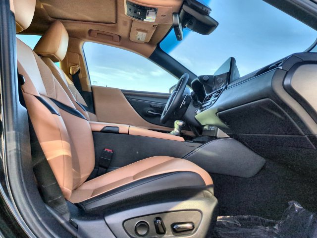 Used 2025 Lexus ES 300h w/ Premium Package FWD image 36