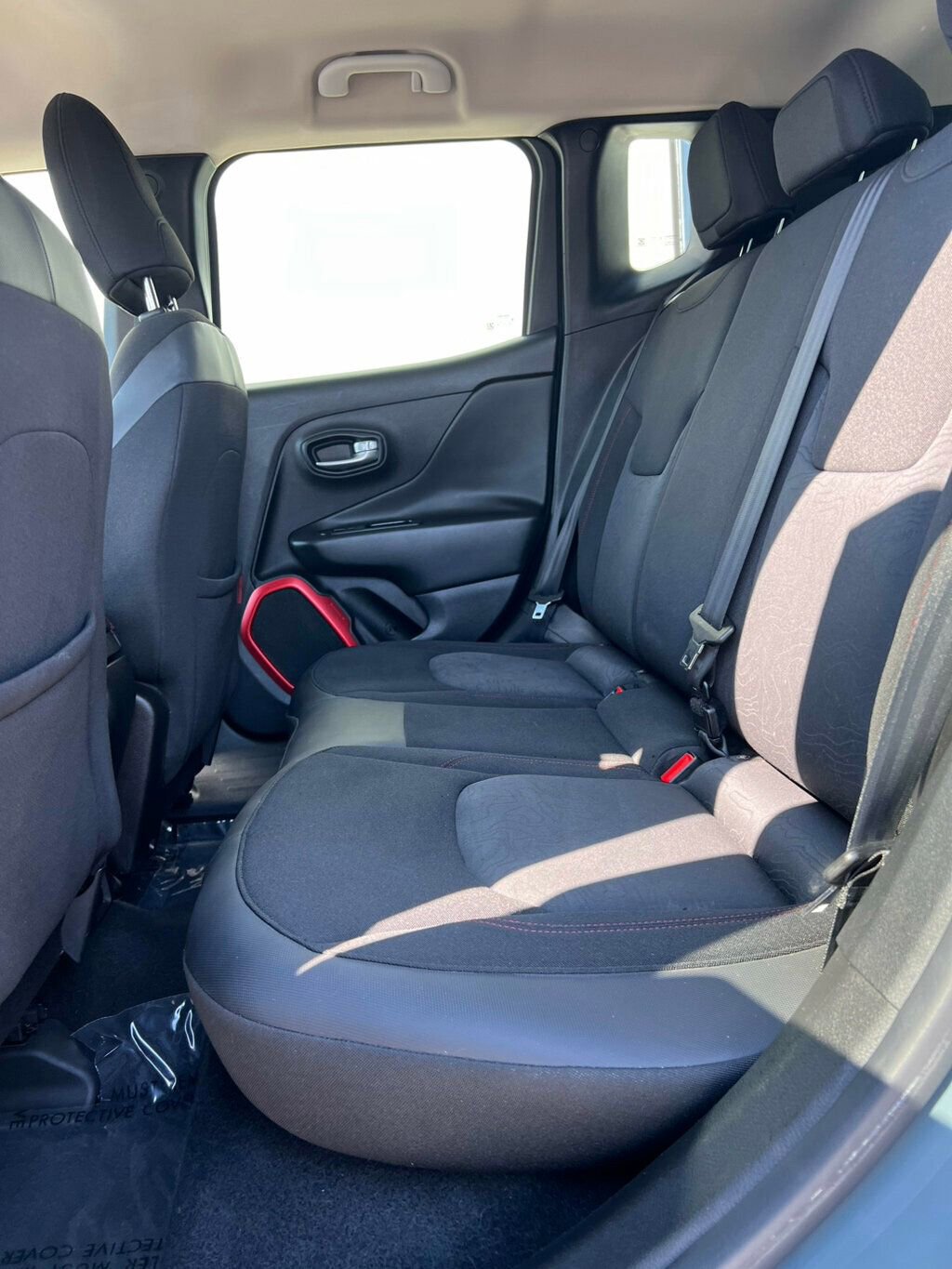 Used 2015 Jeep Renegade Trailhawk w/ Cold Weather Group image 11