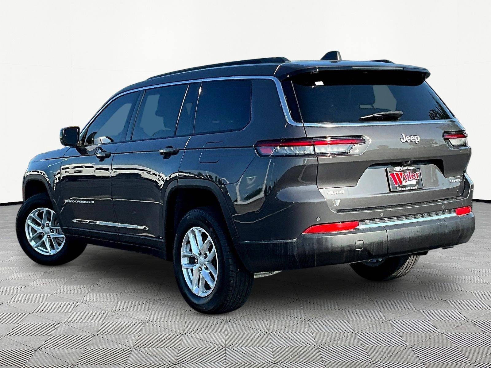 Used 2024 Jeep Grand Cherokee L Laredo AWD/4WD image 4
