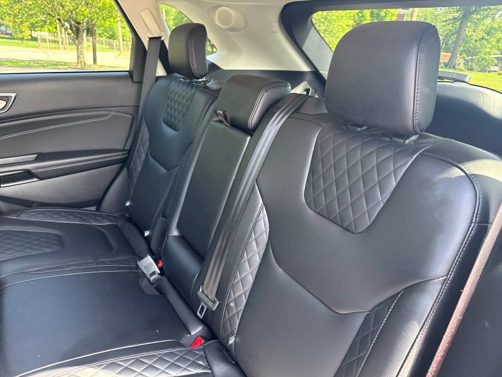 Used 2024 Ford Edge Titanium AWD/4WD image 12
