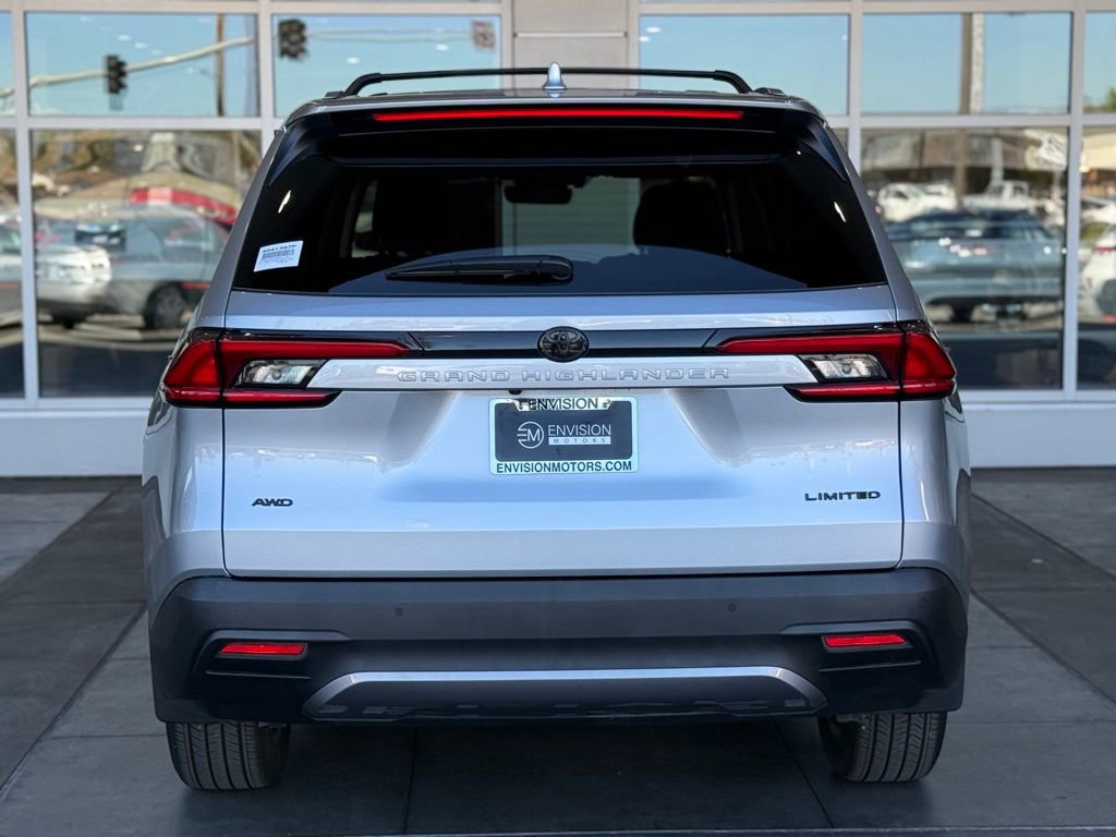 Used 2024 Toyota Grand Highlander Limited image 10