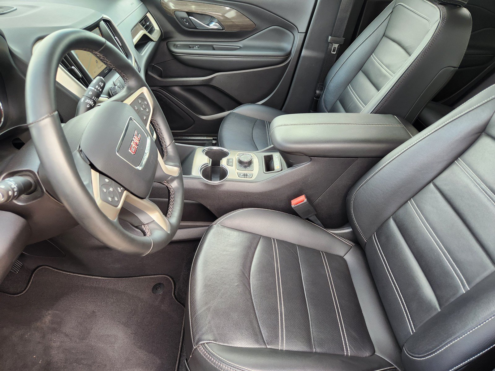 Used 2024 GMC Terrain Denali w/ Denali Premium Package AWD/4WD image 11