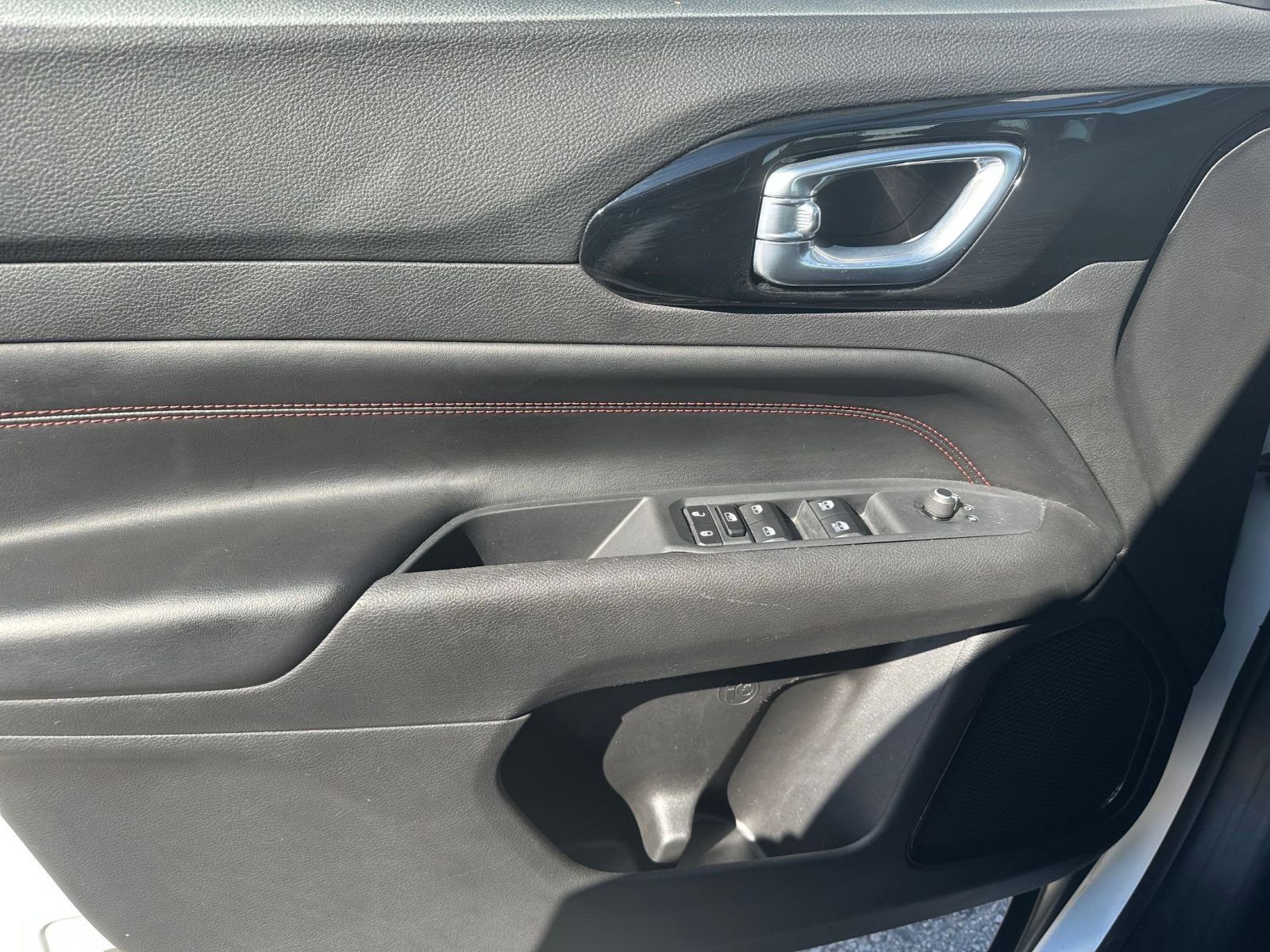 Used 2025 Jeep Compass Trailhawk AWD/4WD image 18