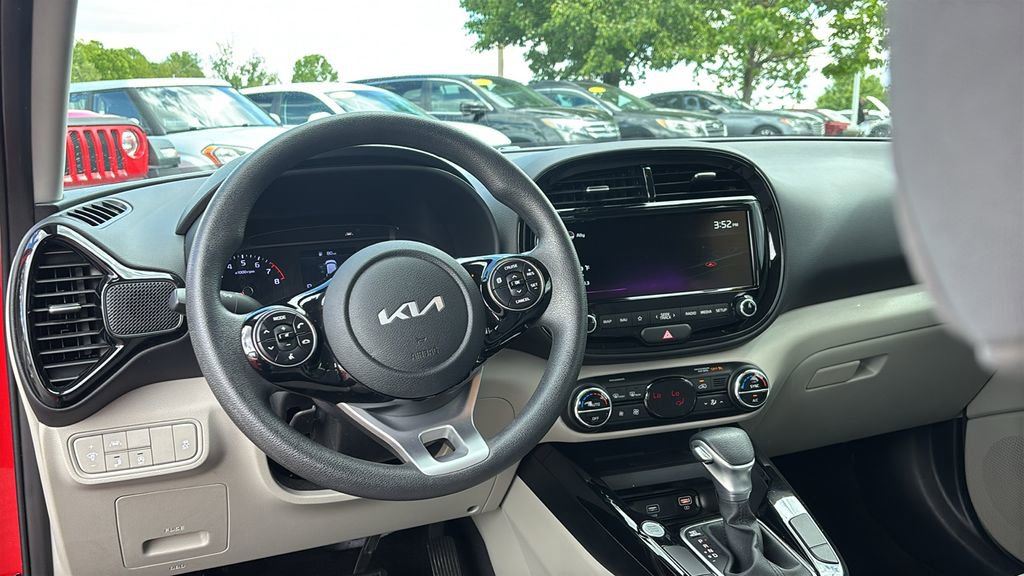 Used 2022 Kia Soul S FWD image 13