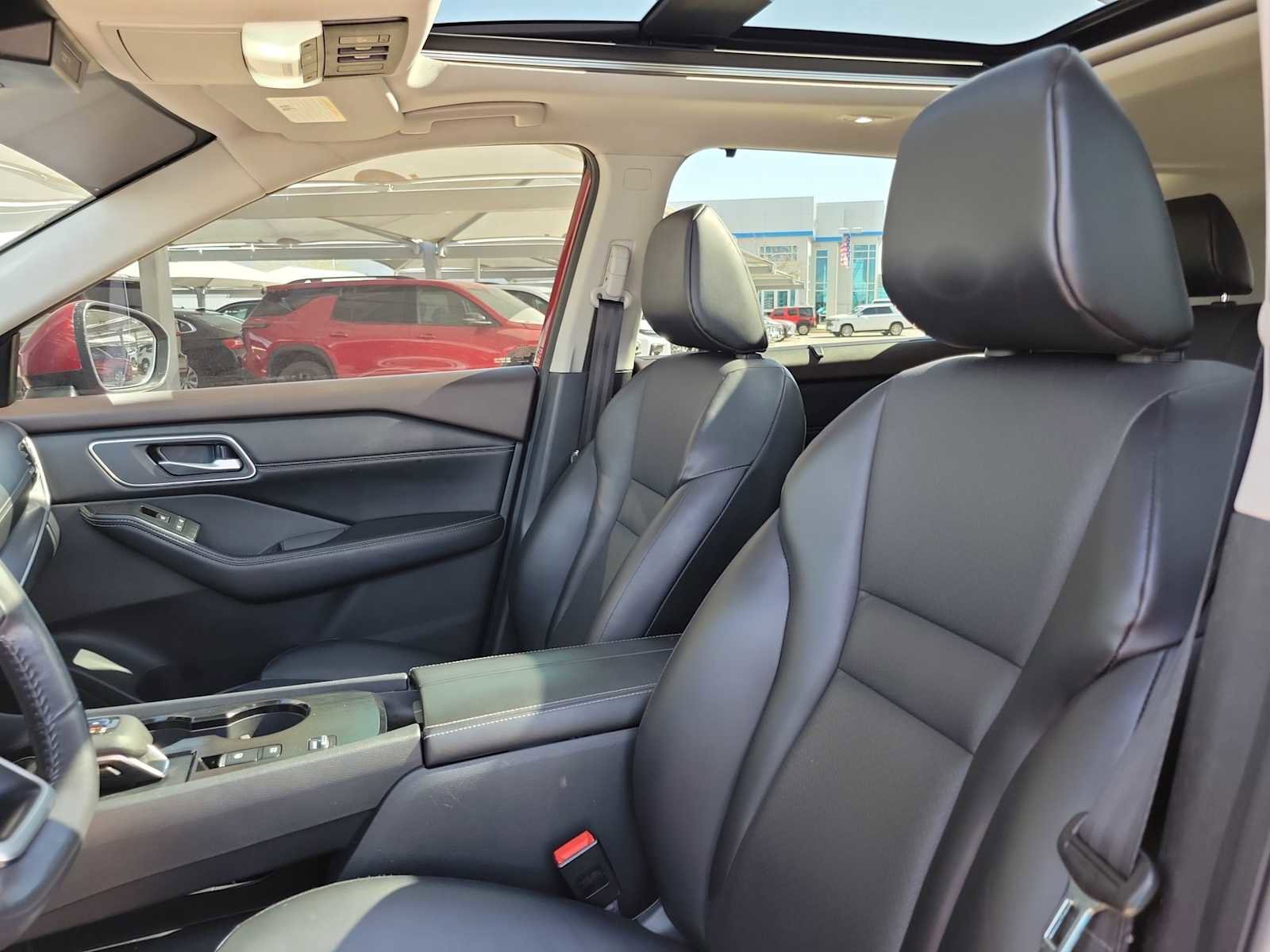 Used 2021 Nissan Rogue SV w/ Premium Package image 7