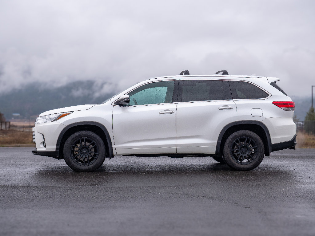Used 2017 Toyota Highlander XLE image 6