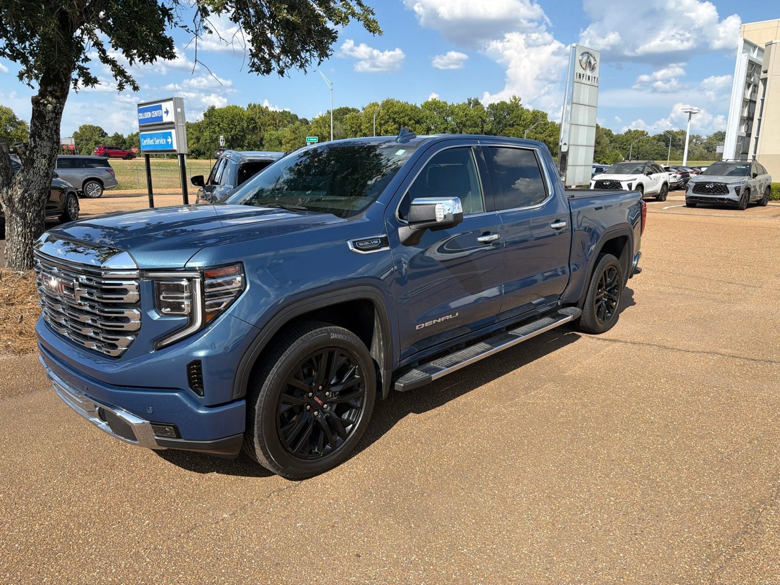 Used 2024 GMC Sierra 1500 Denali w/ Technology Package AWD/4WD image 1