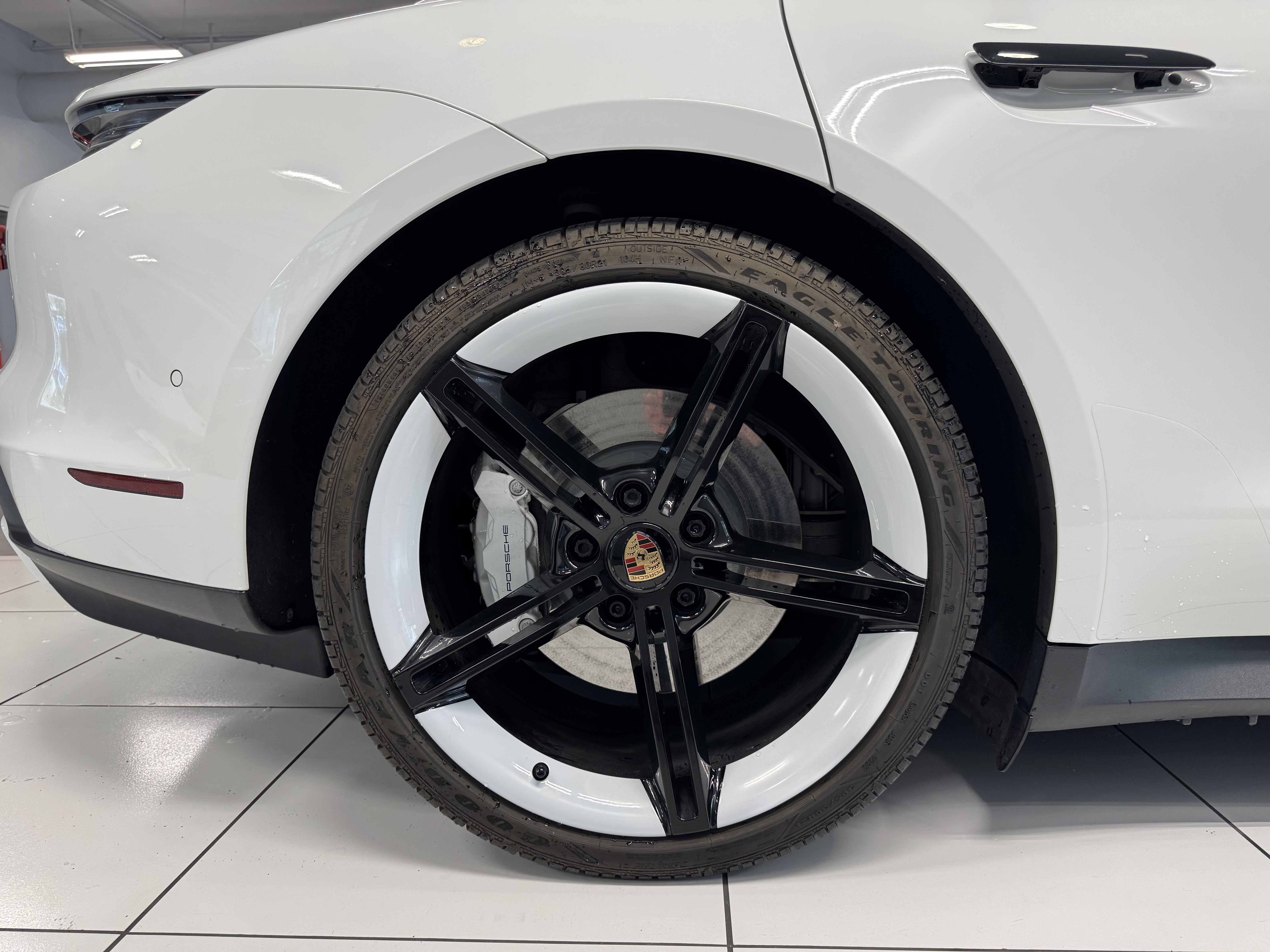 Used 2022 Porsche Taycan image 27