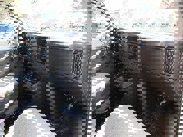 Used 2014 Chevrolet Express 3500 Extended RWD image 7