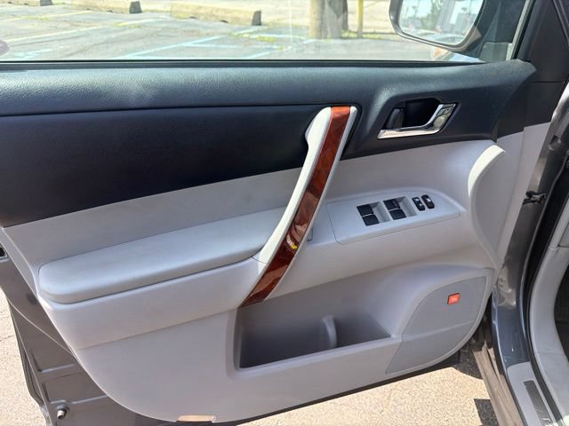 Used 2012 Toyota Highlander Limited w/ Tow Pkg AWD/4WD image 15