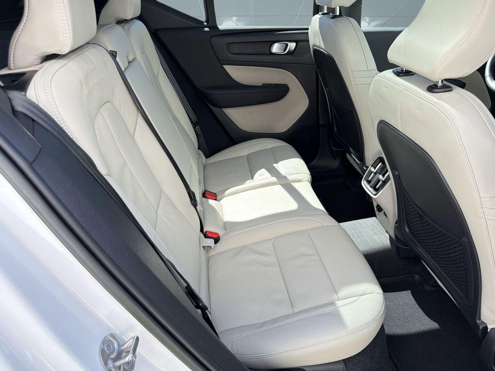 Certified 2023 Volvo XC40 B5 Plus w/ Protection Package Premier image 29