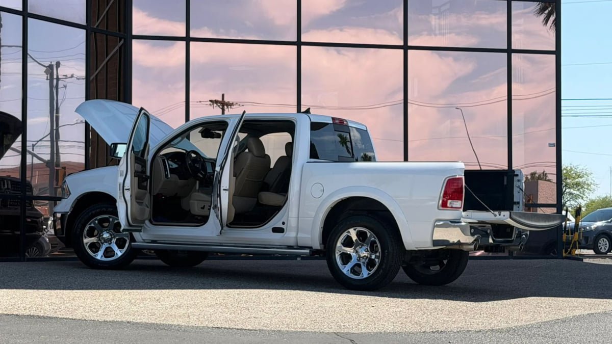 Used 2016 RAM 1500 Laramie w/ Convenience Group AWD/4WD image 32