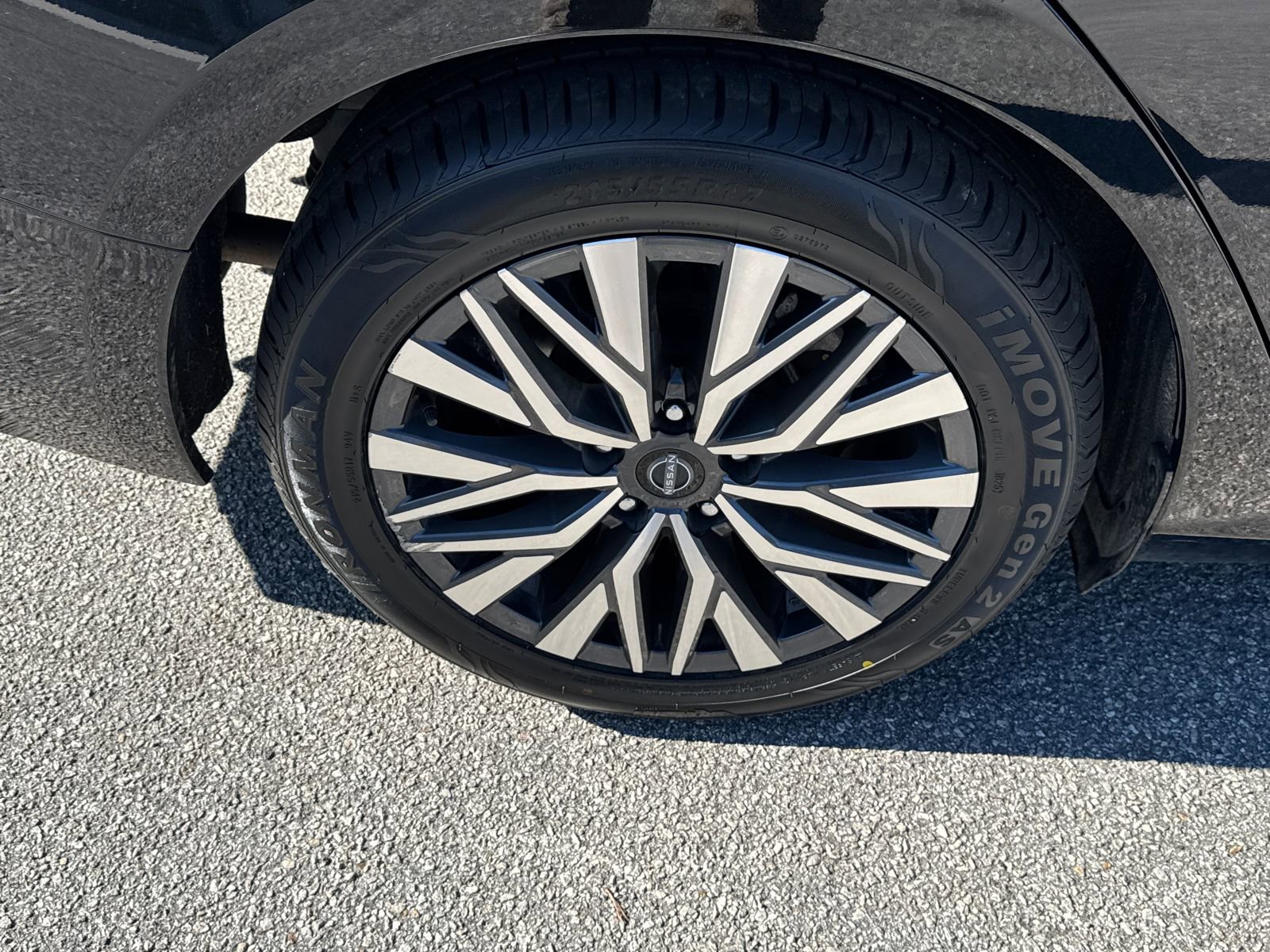 Used 2024 Nissan Altima 2.5 SV image 17