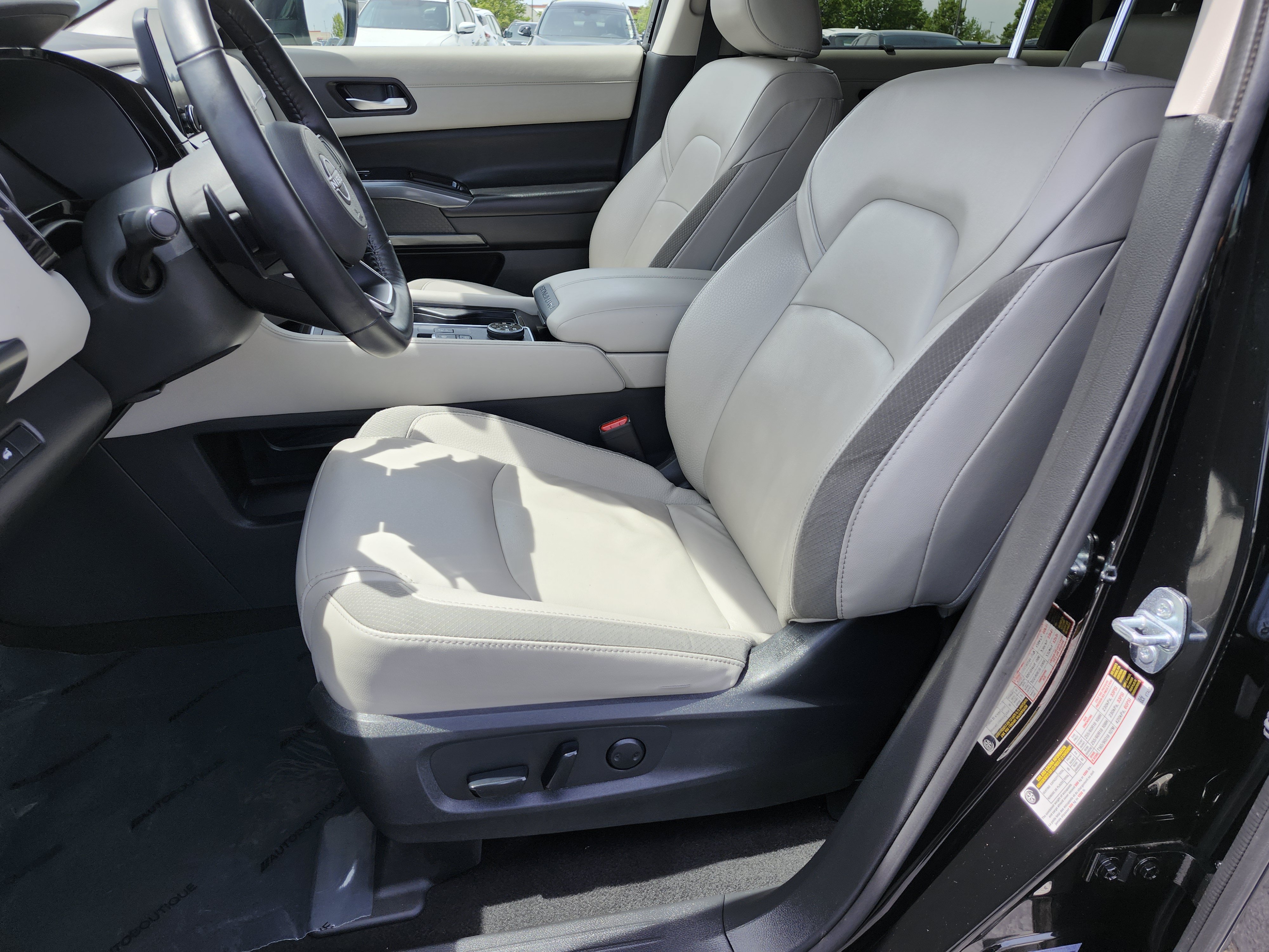 Used 2023 Nissan Pathfinder SL AWD/4WD image 26