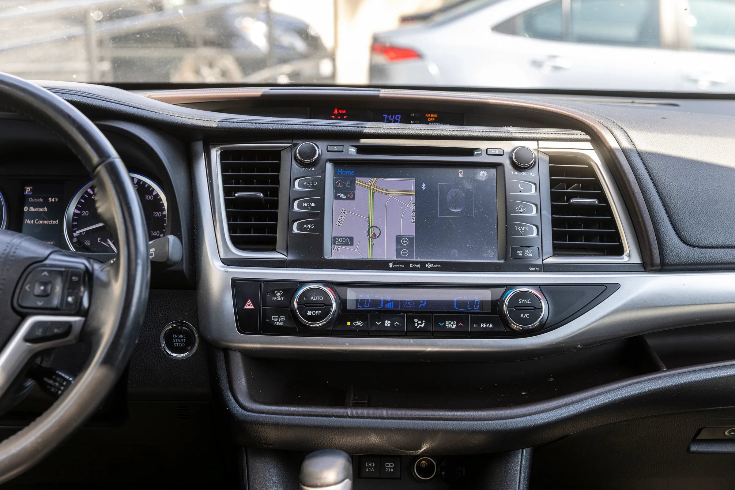 Used 2018 Toyota Highlander XLE FWD image 30