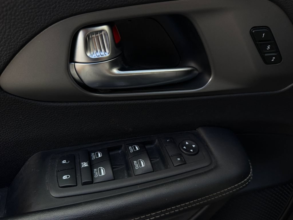 Used 2025 Chrysler Pacifica Select FWD image 25