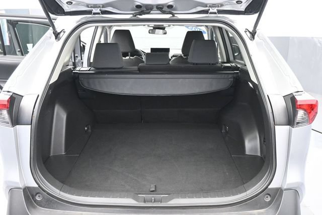 Used 2025 Toyota RAV4 XLE FWD image 8