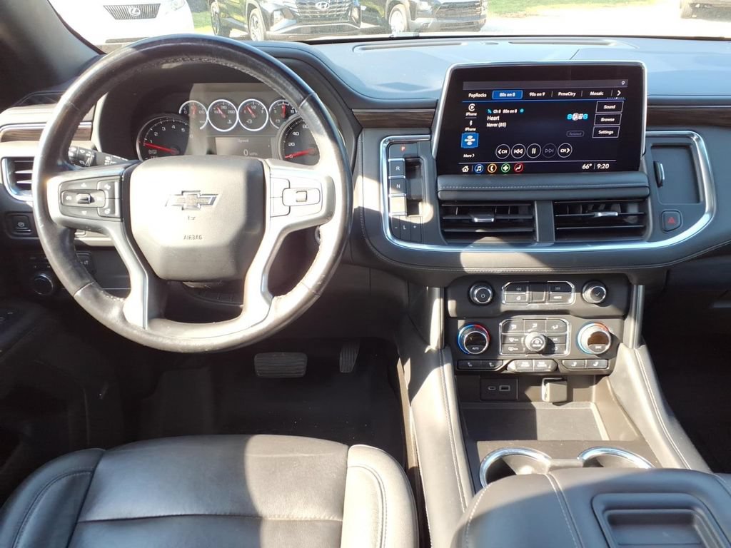 Used 2021 Chevrolet Tahoe Z71 w/ Luxury Package AWD/4WD image 16