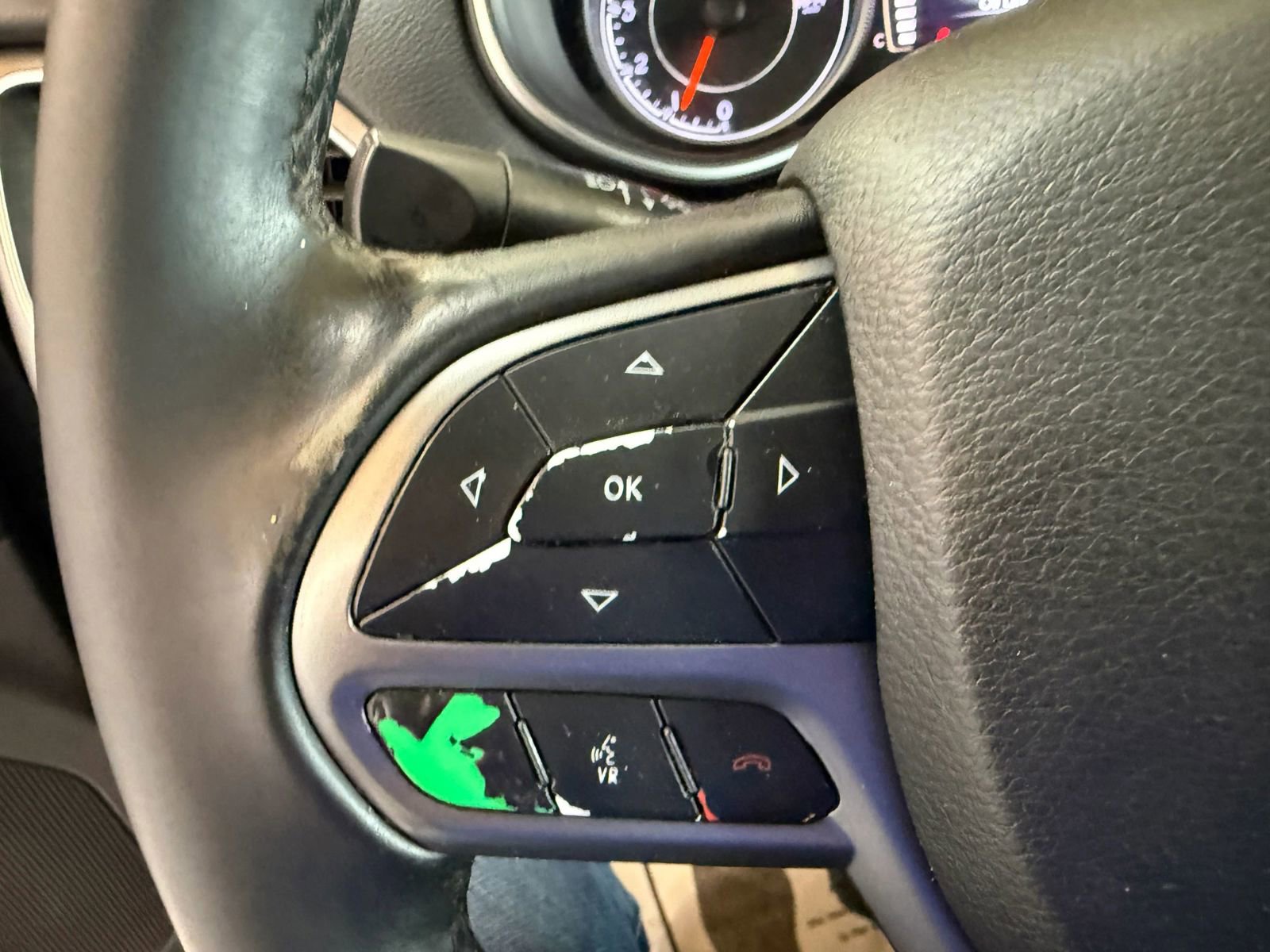 Used 2019 Jeep Cherokee Latitude Plus w/ Comfort/Convenience Group image 22