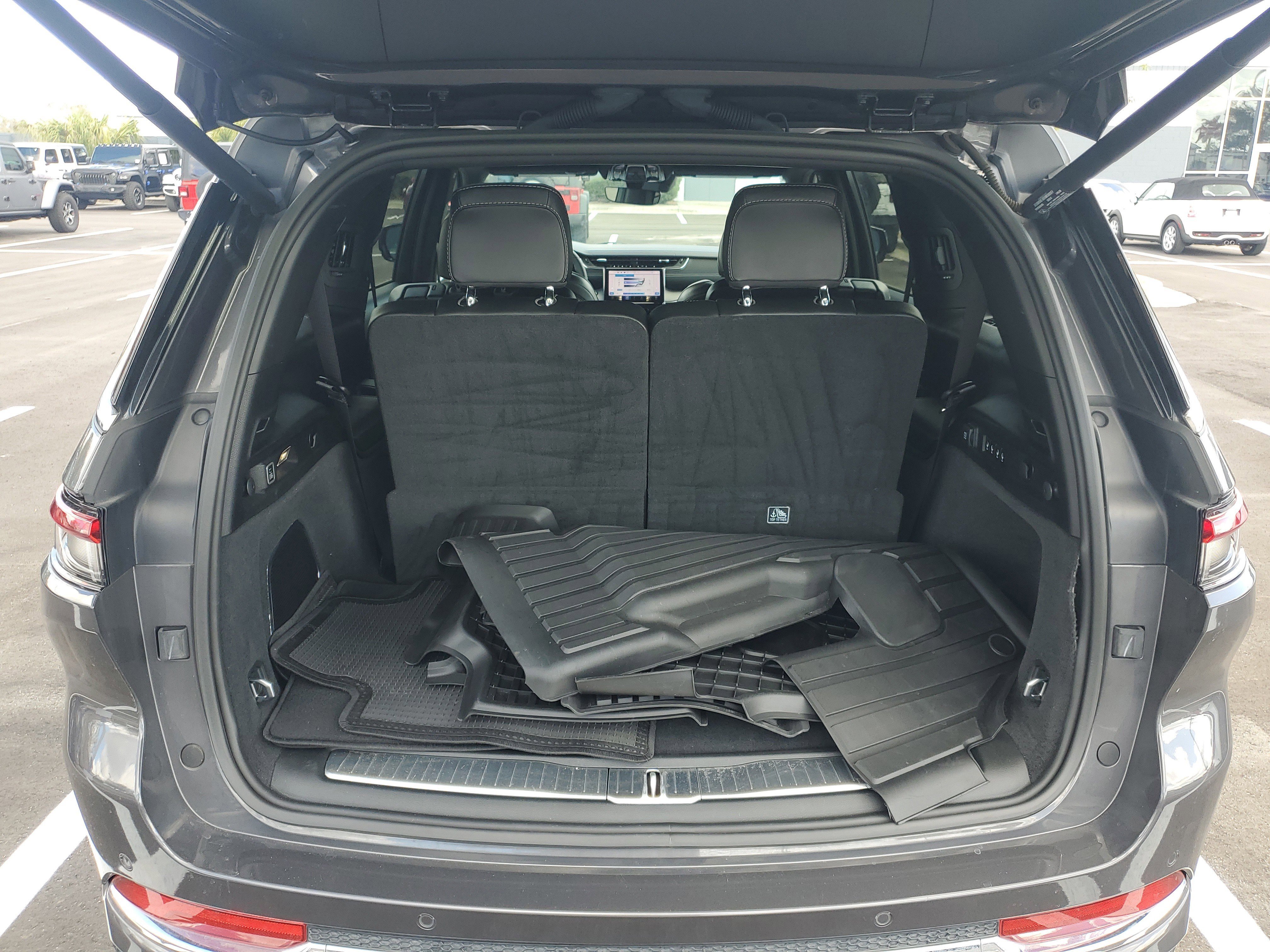 Used 2023 Jeep Grand Cherokee L Overland image 7