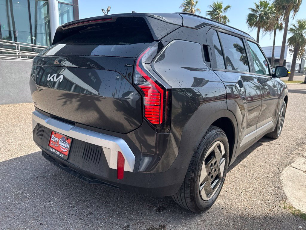 New 2027 Kia EV3 FWD image 4