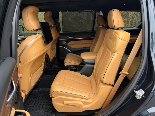 Used 2023 Jeep Grand Cherokee L Summit w/ Advanced Protech Group IV image 16