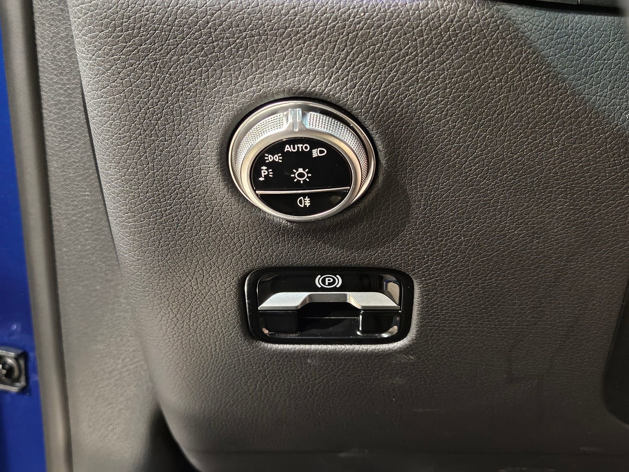 Used 2025 Mercedes-Benz GLC 300 4MATIC image 26