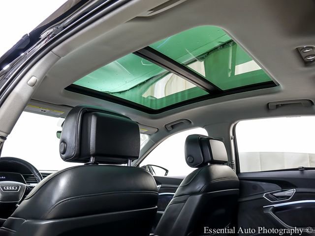 Used 2021 Audi e-tron Prestige w/ Prestige Package image 13